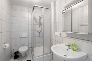 Dusj, hårføner og håndklær