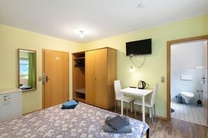 1 chambre, fer et planche Ă repasser, Wi-Fi gratuit, draps fournis