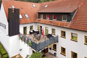 Outdoor dining - Room 'Zimmer 15' with Shared Terrace, Shared Garden and Wi-Fi (Markt Erlbach)