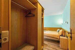 1 dormitori, planxa i posts de planxar, wifi gratuïta i roba de llit