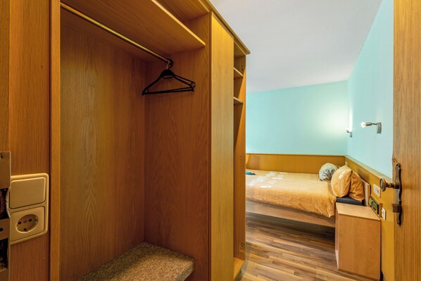 1 多间卧室、熨斗/熨衣板、免费 WiFi、床单