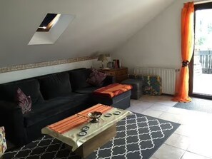 TV - Apartment 'Ferienwohnung Meuer' with Balcony and Wi-Fi (Höhr-Grenzhausen)