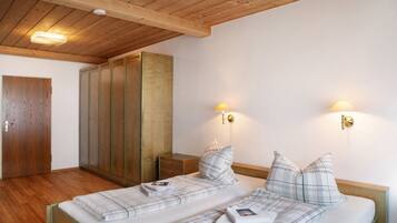 3 bedrooms, free WiFi, bed sheets