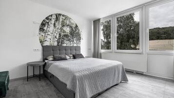 2 makuuhuonetta, silitysrauta/-lauta