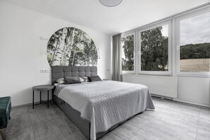 2 bedrooms, iron/ironing board - 'Apartment am Wald' with Private Terrace and Shared Garden (Dörentrup)