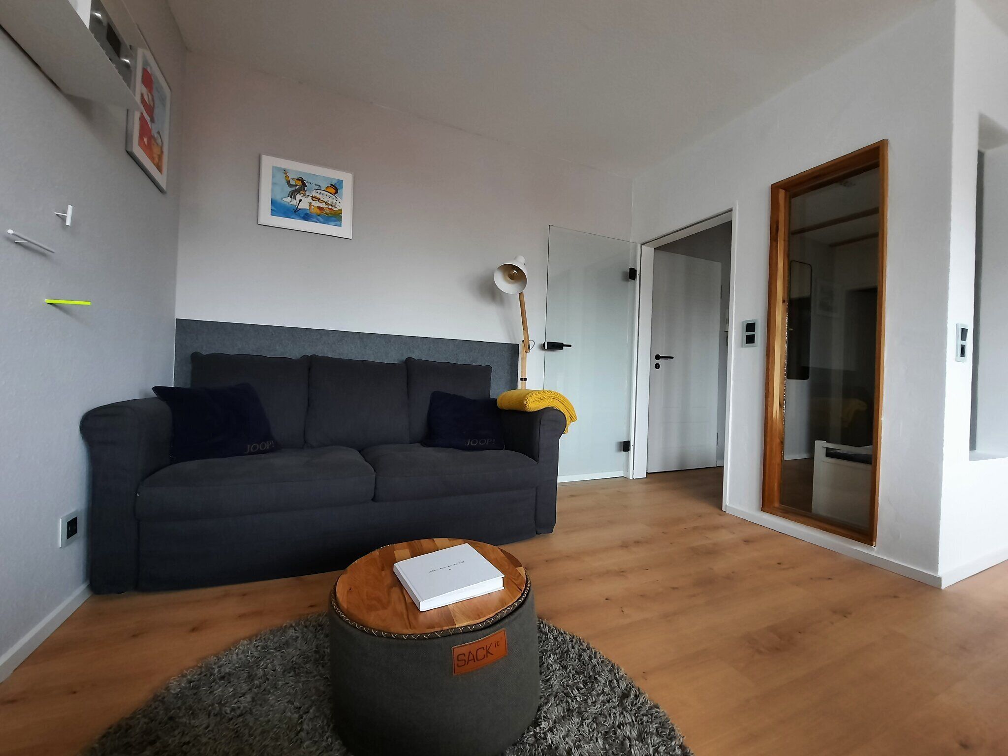 Een televisie, videogames en een dvd-speler