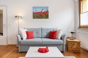 TV, stereo - Apartment 'Refugium' with Outdoor Seating and Wi-Fi (Karlsbad)