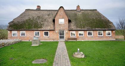 Ferienwohnung Föhr" mit Terrasse, Gemeinschaftsgarten und WLAN