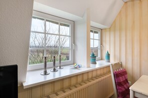 Interior - Apartment 'Ferienwohnung Amrum' with Terrace, Shared Garden and Wi-Fi (Dagebüll)