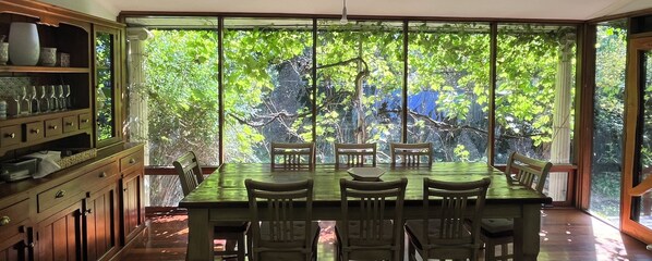 Dining - 1 bed room House between Unley & Norwood.
Leafy, private, clean. Sleeps 6
(Myrtle Bank)