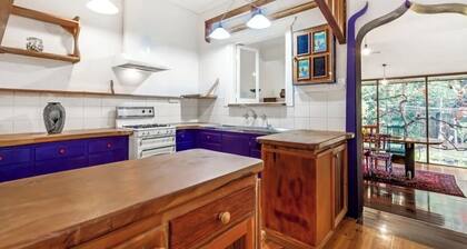 1 bed room House between Unley & Norwood.
Leafy, private, clean. Sleeps 6