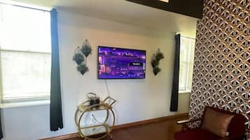 Basic Apartment, 2 Bedrooms, Non Smoking | Living area