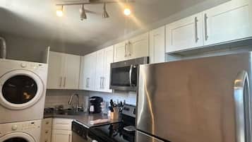 Basic Apartment, 2 Bedrooms, Non Smoking | Private kitchen