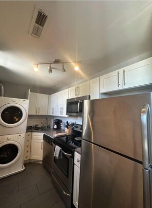 Basic Apartment, 2 Bedrooms, Non Smoking | Private kitchen