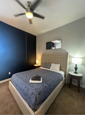 Apartamento básico, 2 habitaciones, no fumadores | 2 dormitorios, tabla de planchar con plancha, wifi gratis y ropa de cama
