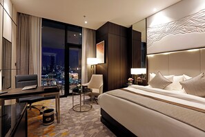 Zimmersafe, Schreibtisch, laptopgeeigneter Arbeitsplatz