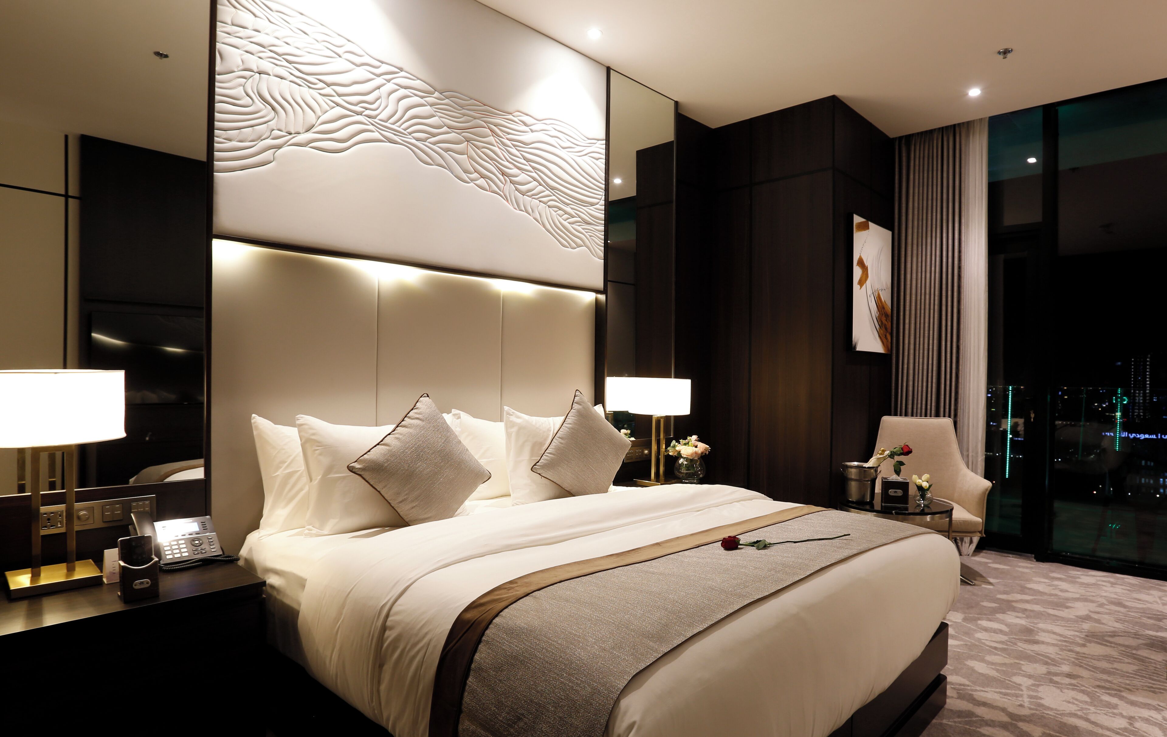 Suite | In-room safe, desk, laptop workspace, blackout drapes