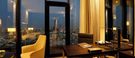 Deluxe Room, Balcony, City View
