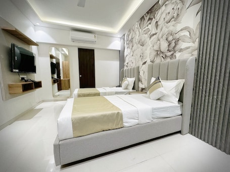 Deluxe Double or Twin Room | 2 bedrooms, in-room safe, desk, blackout drapes