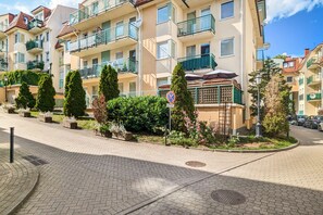 Exterior - Sunny Apartment With Parking by Renters (Sopot)