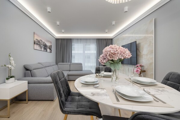 อพาร์ทเมนท์, 1 ห้องนอน, ระเบียง | บริการอาหารในห้องพัก