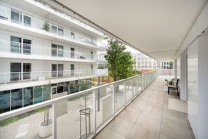 อพาร์ทเมนท์, 1 ห้องนอน, ระเบียง | ระเบียง