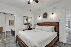 3 bedrooms, individually decorated, individually furnished, desk