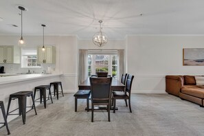 Condo Prestigio, 3 habitaciones, balcón, vista al campo de golf | Servicio a la habitación