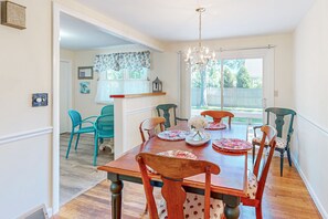 Dining - Private house close to beach & playground with grill, outdoor shower, & patio (Falmouth)