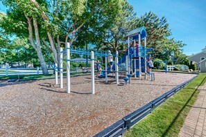 Children’s area - Private house close to beach & playground with grill, outdoor shower, & patio (Falmouth)