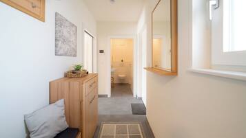 Dusche, Haartrockner, Handtücher, Seife