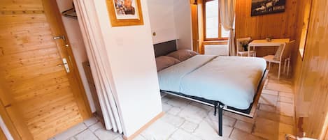 Apartemen Tradisional | 1 kamar tidur, didekorasi berbeda-beda, dan tempat tidur bayi