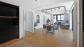 Unclassified image, 2 of 50, button - City Centre Rooftop Penthouse with 360° City & Mountain Views! (Cape Town)