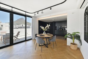 Dining - City Centre Rooftop Penthouse with 360° City & Mountain Views! (Cape Town)