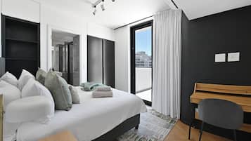 2 bedrooms, desk, WiFi, bed sheets