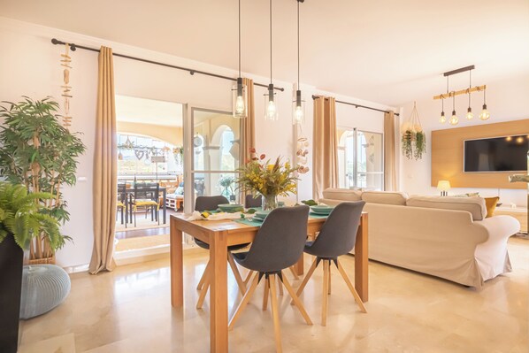Family Apartment, Multiple Bedrooms, 2 Bathrooms (Luxury Mijas Golf, Pool & Pet Retreat) | Dining