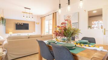 Family Apartment, Multiple Bedrooms, 2 Bathrooms (Luxury Mijas Golf, Pool & Pet Retreat) | Dining
