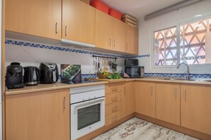 Familienapartment, Mehrere Schlafzimmer, 2 Bäder, Bergseite (Luxury Mijas Golf, Pool & Pet Retreat) | Eigene Küche