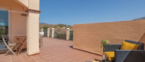Appartement Familial, plusieurs chambres, 2 salles de bains (Luxury Mijas Golf, Pool & Pet Retreat) | Terrasse/Patio