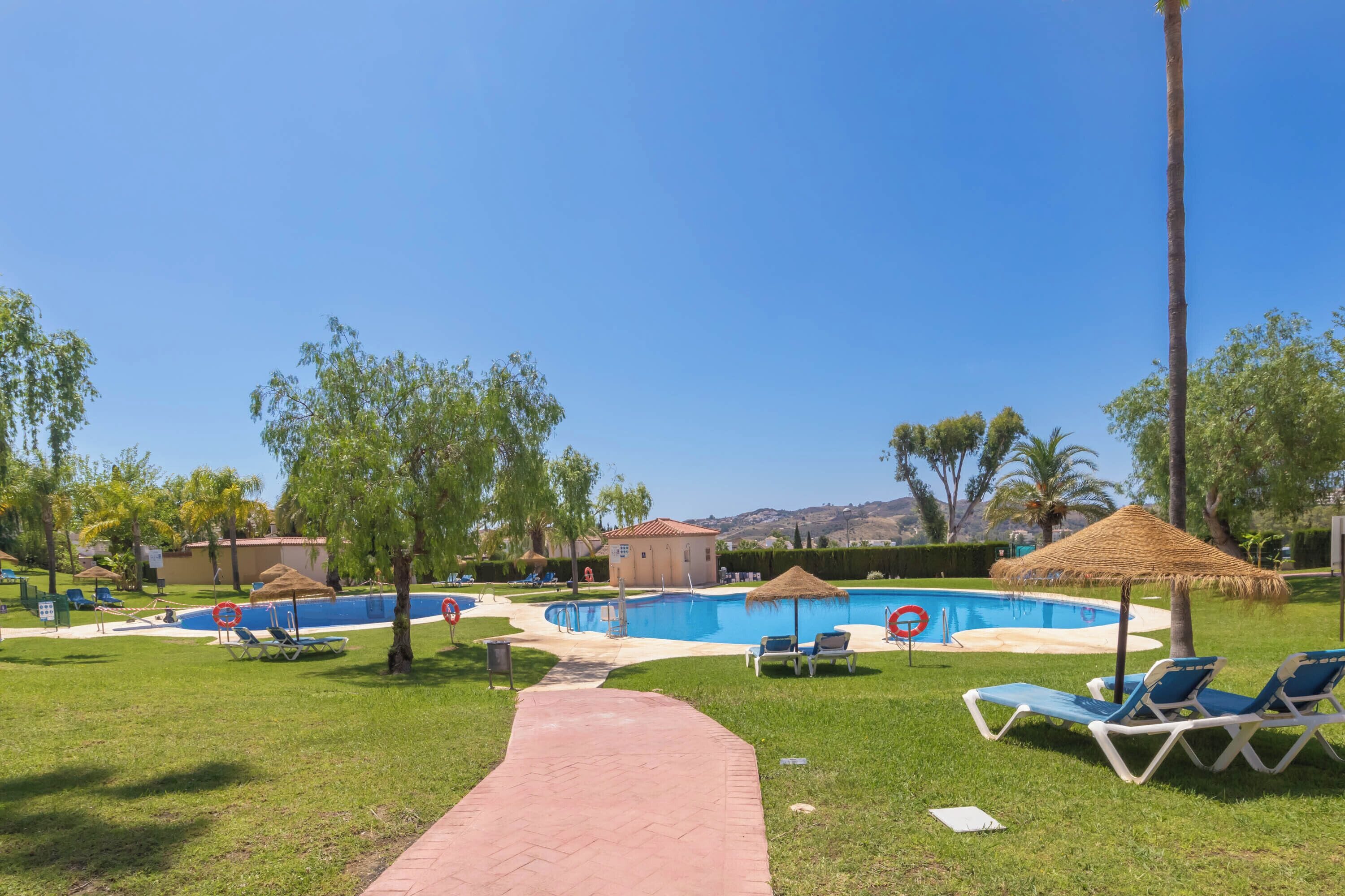 Familieleilighet, flere soverom, 2 bad, ved fjell (Luxury Mijas Golf, Pool & Pet Retreat) | Basseng | Sesongbasert utendørsbasseng