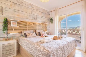 Familielejlighed - flere soveværelser - 2 badeværelser (Luxury Mijas Golf, Pool & Pet Retreat) | 2 soveværelser, arbejdsområde til bærbare computere