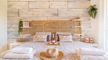 2 bedrooms, laptop workspace, iron/ironing board, free WiFi