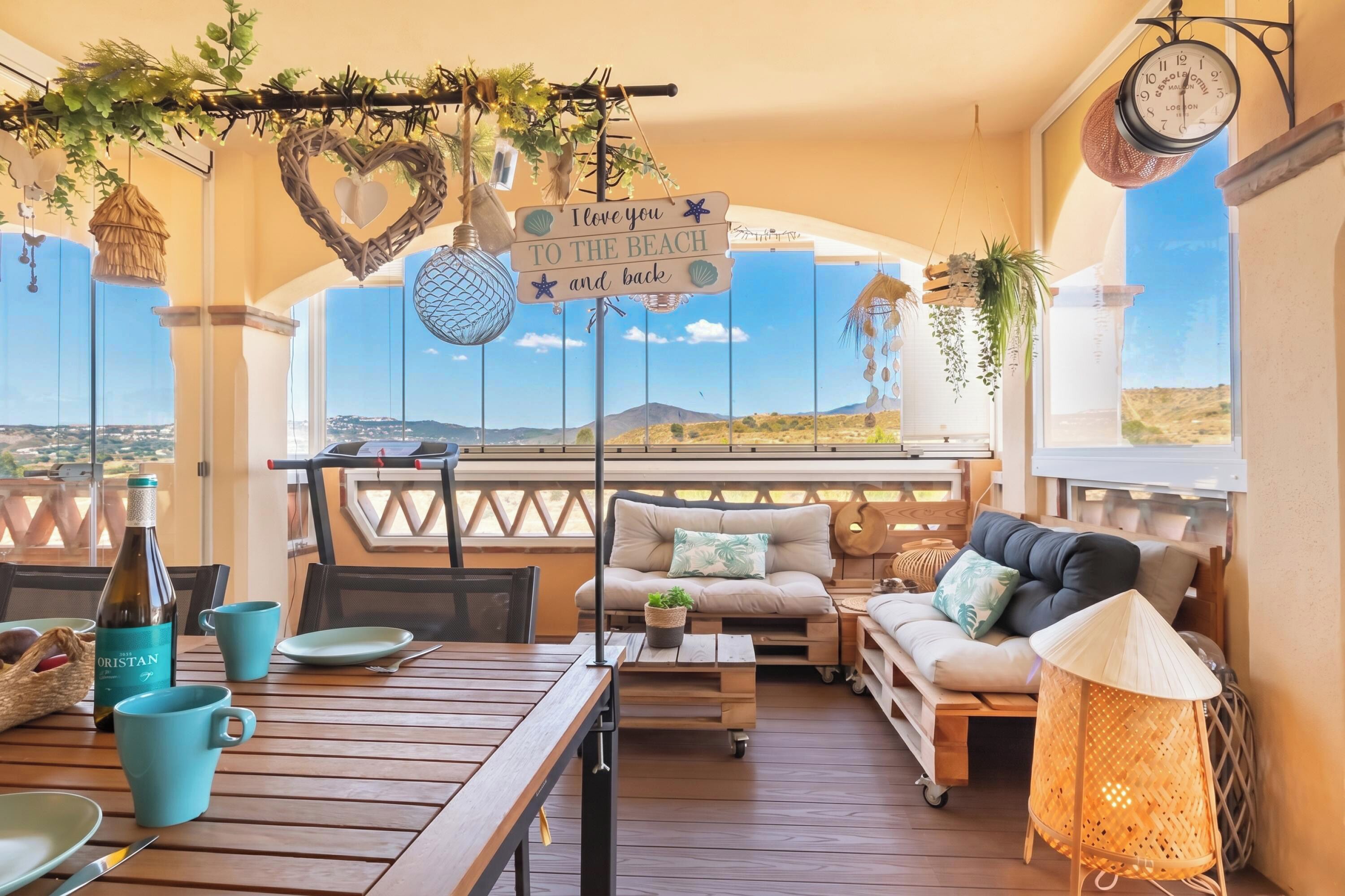 Familienapartment, Mehrere Schlafzimmer, 2 Bäder, Bergseite (Luxury Mijas Golf, Pool & Pet Retreat) | Speisen im Freien