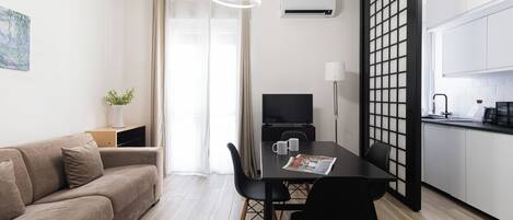 Apartment (1 Bedroom) | Living area | 55-inch TV with cable channels