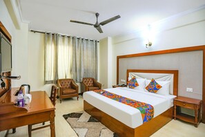 Egyptian cotton sheets, premium bedding, in-room safe, free WiFi - Fabhotel Corporate Park (New Delhi)