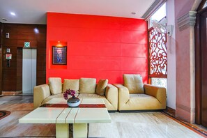 Lobby sitting area - Fabhotel Corporate Park (New Delhi)