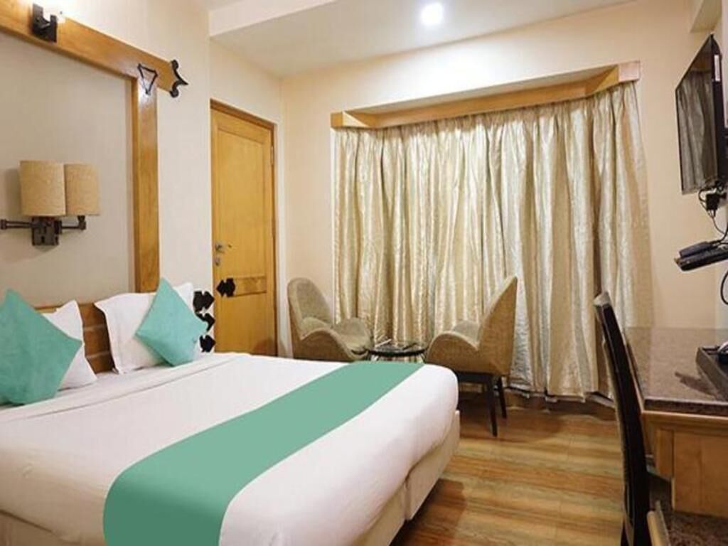 Egyptian cotton sheets, premium bedding, in-room safe, free WiFi