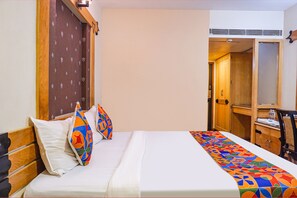 Egyptian cotton sheets, premium bedding, in-room safe, free WiFi