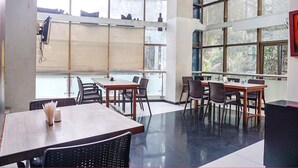 Restaurant - Oriva Deccan 8 (Pune)
