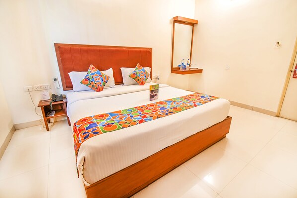Egyptian cotton sheets, premium bedding, in-room safe, free WiFi - Fabhotel Sam Residency (Coimbatore)